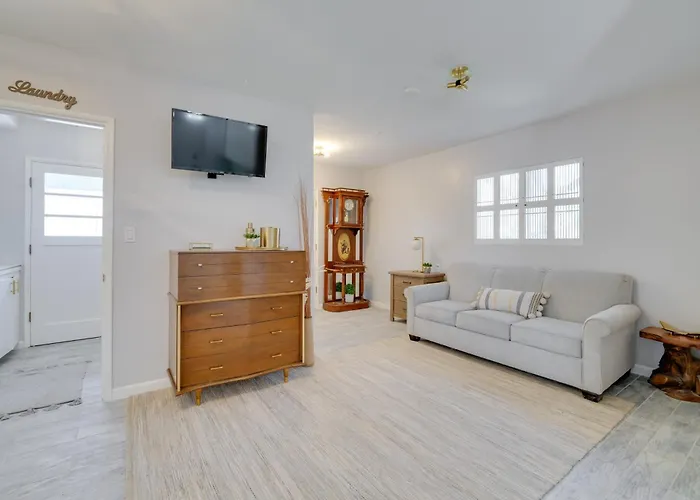 Golf, Swim & Grill Out: Gem 10 Mi To Dtwn Apartment *