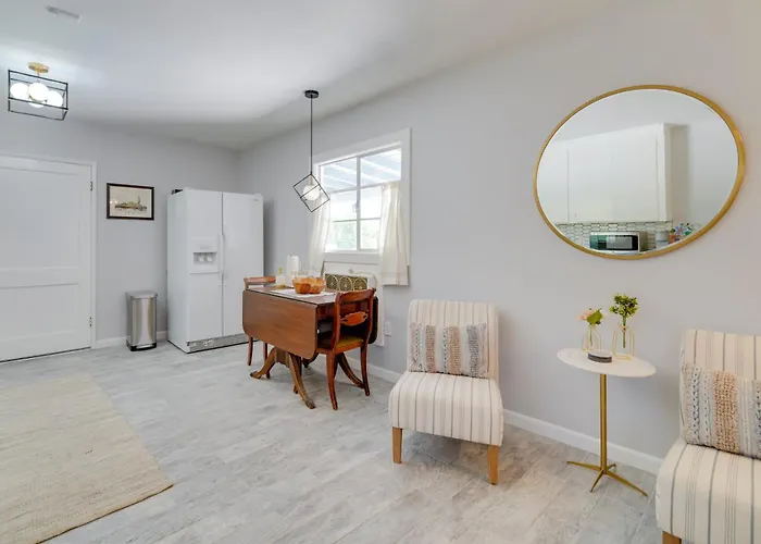 Apartment Golf, Swim & Grill Out: Gem 10 Mi To Dtwn